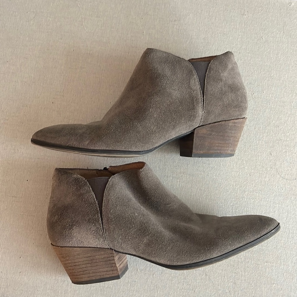 Shade booties